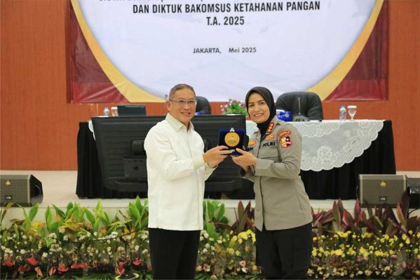 Ceramah Pembekalan oleh Bahar Buasan untuk Siswa Diktuk Bintara Polwan